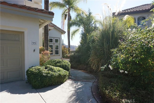 33 Corte Palazzo, Lake Elsinore, CA 92532 - doorway to property with stucco siding and a tiled roof