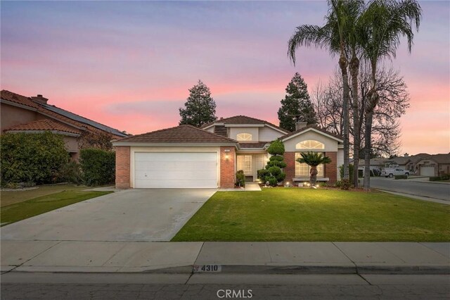 view of front of home featuring a yard and a garage