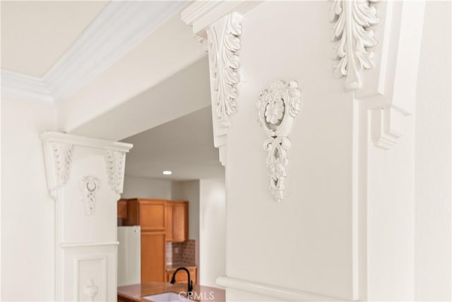 details with sink and crown molding