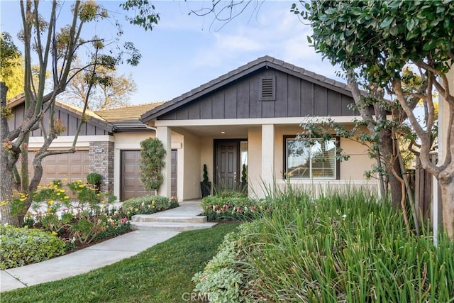 view of front of house featuring a garage