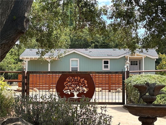 12475 Christmas Tree Rd, Ojai, CA 93023 - ranch-style house featuring a fenced front yard, a gate, and roof with shingles