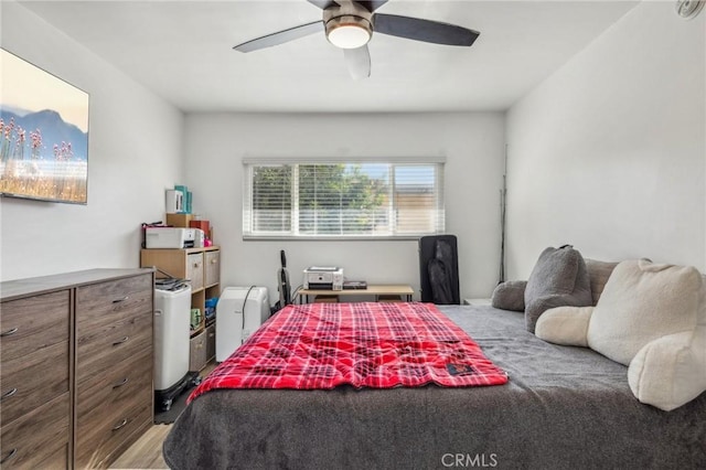 bedroom with ceiling fan