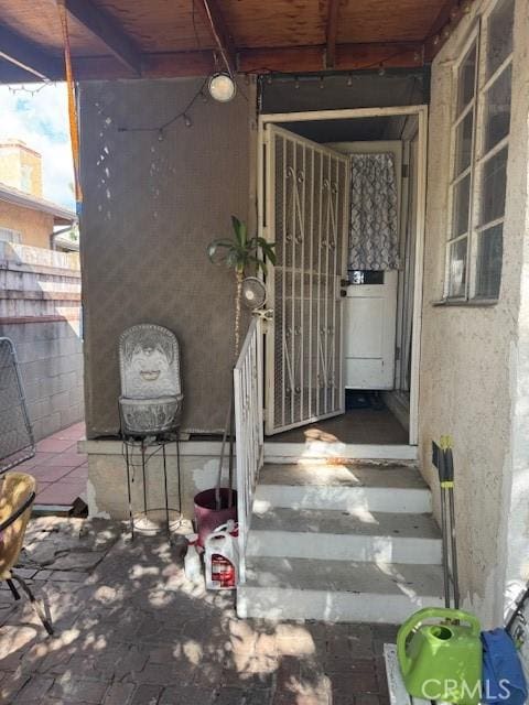 entrance to property featuring washer / clothes dryer