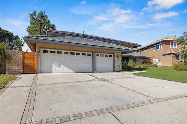 view of front facade featuring a front lawn and a garage