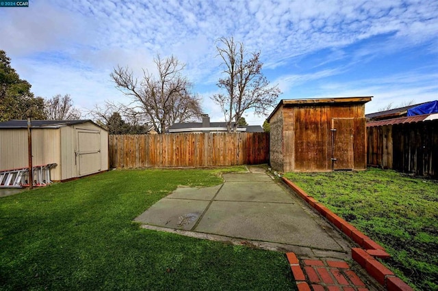 view of yard featuring a shed and a patio