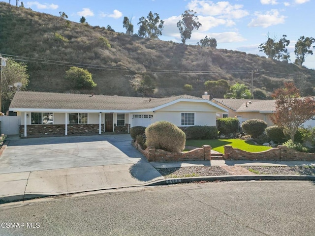 single story home featuring a front lawn and a mountain view