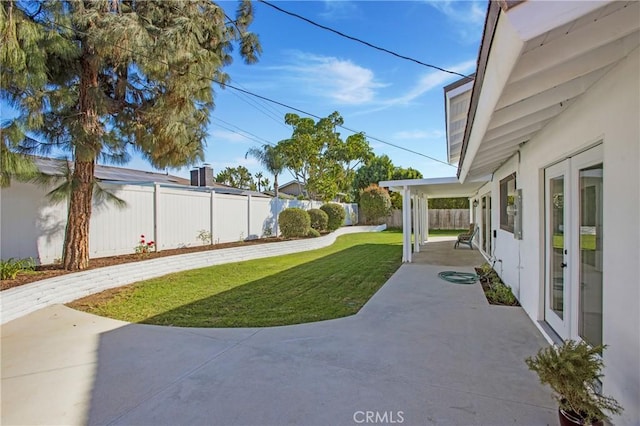 view of yard featuring a patio