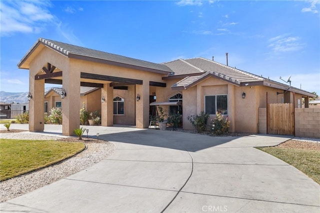 view of front of property featuring a mountain view