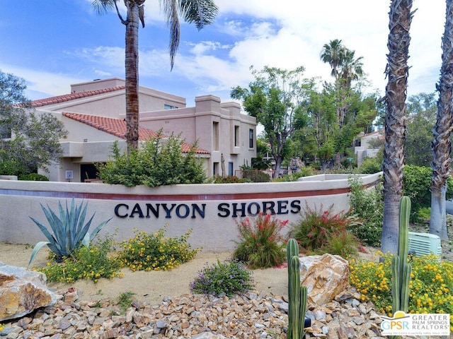 view of community / neighborhood sign