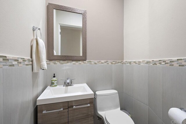 1107 Majestad Ln, Chula Vista, CA 91910 - bathroom with tile walls, wainscoting, toilet, and vanity
