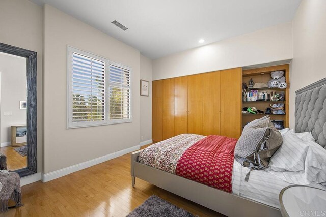 1107 Majestad Ln, Chula Vista, CA 91910 - bedroom featuring visible vents, light wood-type flooring, recessed lighting, and baseboards