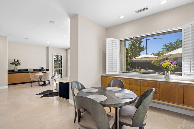 1107 Majestad Ln, Chula Vista, CA 91910 - dining room featuring light tile patterned floors, visible vents, recessed lighting, and baseboards