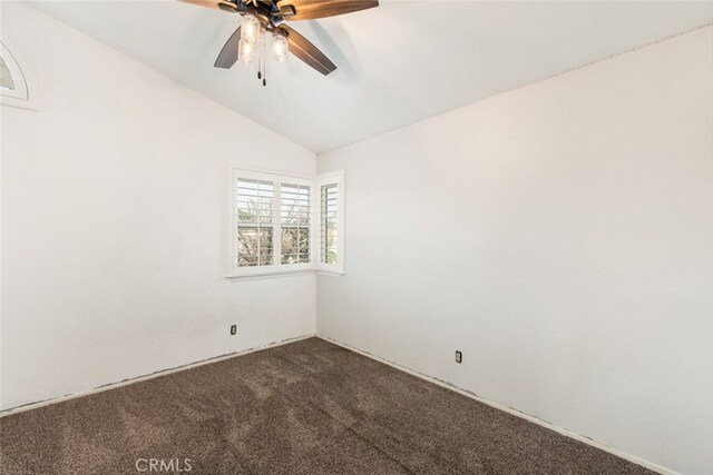 carpeted spare room with vaulted ceiling and ceiling fan