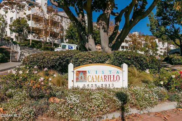 view of community / neighborhood sign