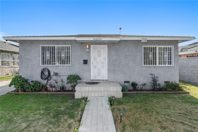 view of front of house featuring a front yard