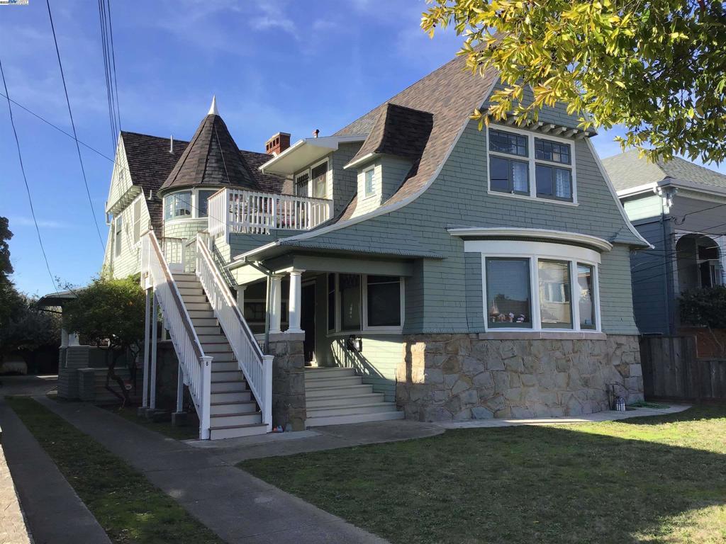 victorian home featuring a front yard