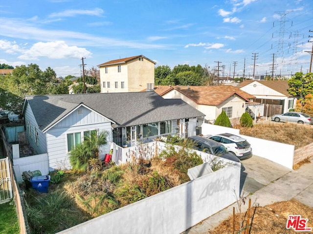 view of front of property