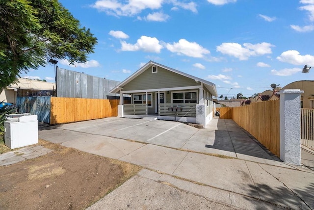 single story home with covered porch