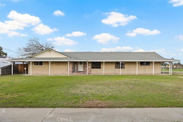 view of front facade featuring a front yard