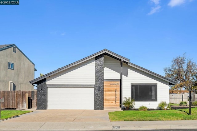 view of front facade with a garage