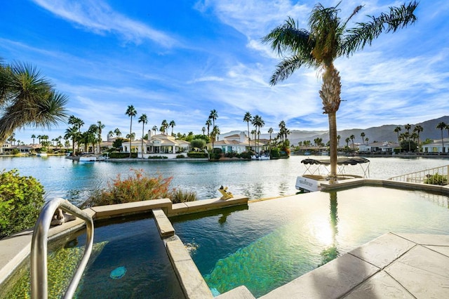 water view with a mountain view