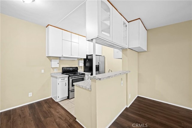 kitchen featuring kitchen peninsula, stainless steel appliances, light hardwood / wood-style floors, and white cabinetry