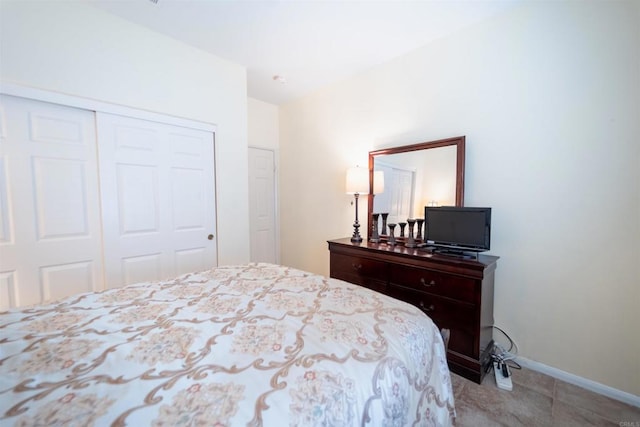 bedroom with a closet