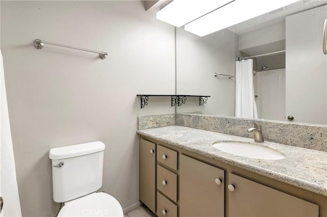 bathroom with toilet, curtained shower, and vanity