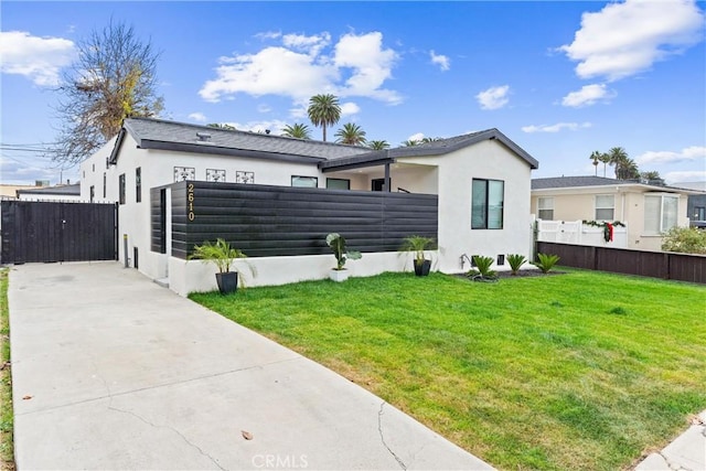 view of front of house featuring a front yard