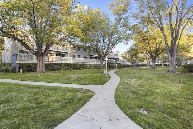 view of property's community featuring a yard