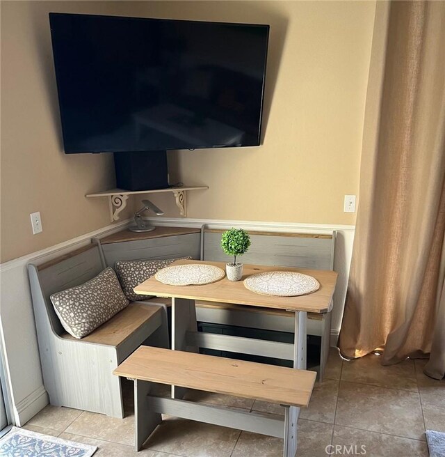 tiled dining room with breakfast area