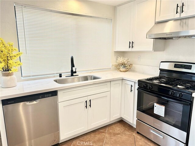 bathroom with vanity and bathing tub / shower combination