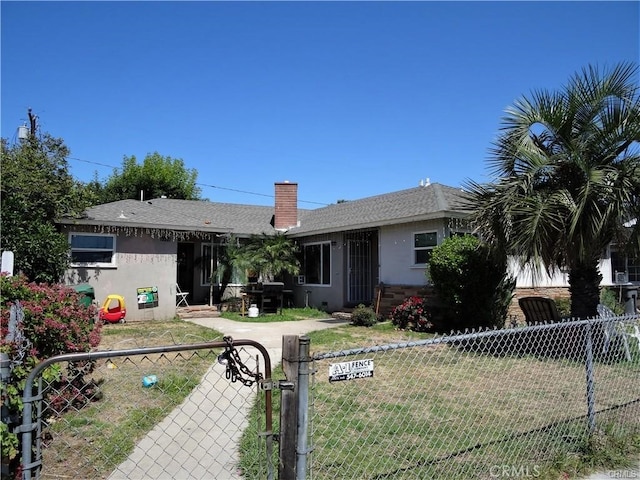 ranch-style house featuring a front lawn