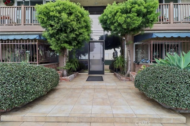 entrance to property with a balcony