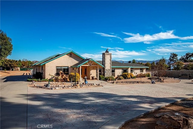 ranch-style home with a mountain view