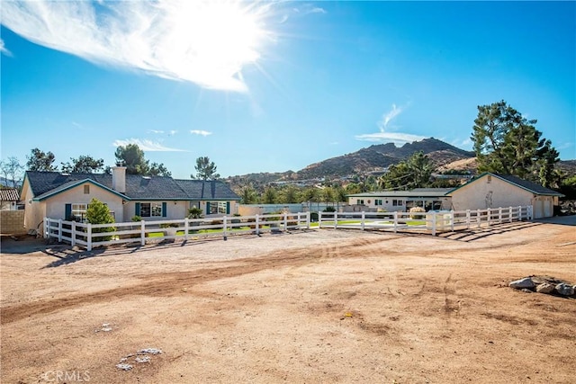 view of yard with a mountain view