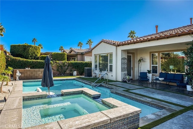 view of pool with an in ground hot tub and a patio area