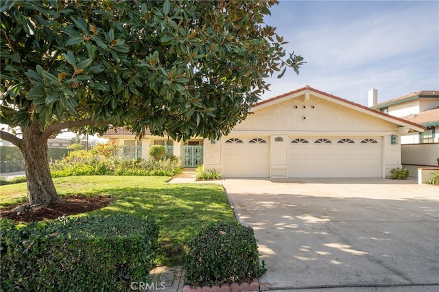 view of front of property featuring a garage and a front yard