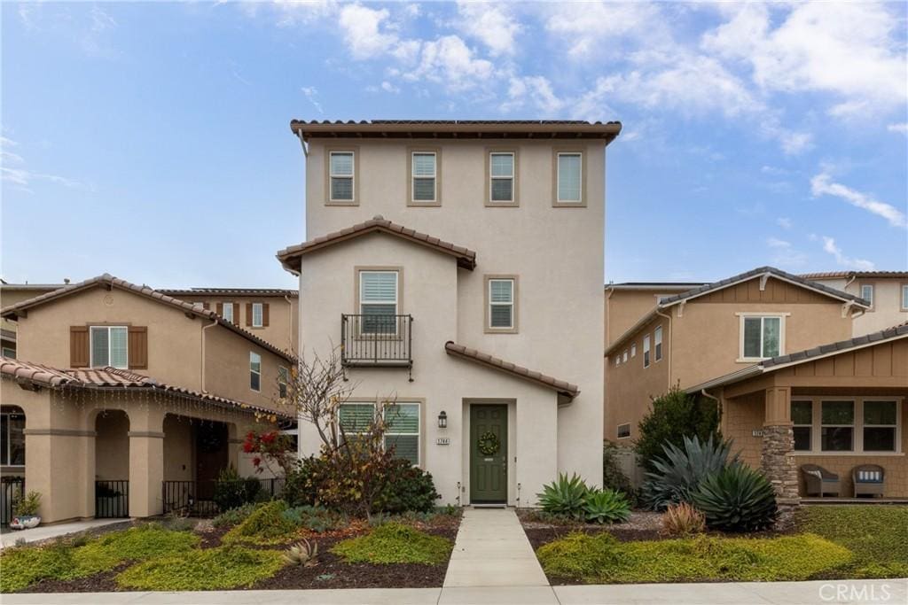 view of mediterranean / spanish-style home