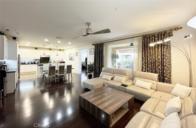 living area featuring recessed lighting, visible vents, dark wood-type flooring, and ceiling fan