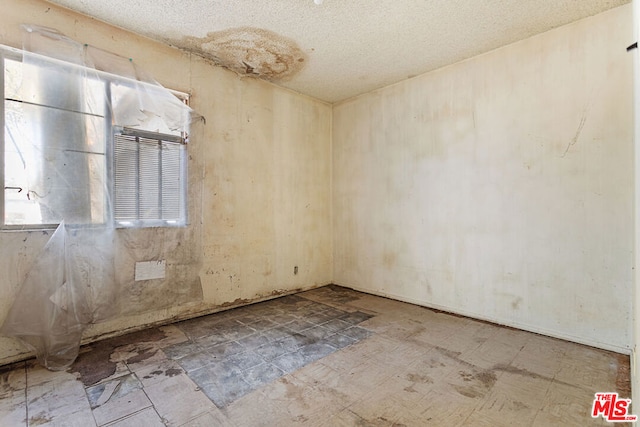 spare room featuring a textured ceiling