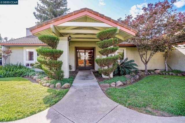 view of front of house with a front yard