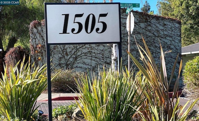 view of community / neighborhood sign