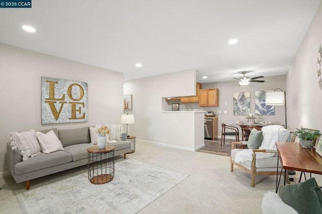 carpeted living room featuring ceiling fan