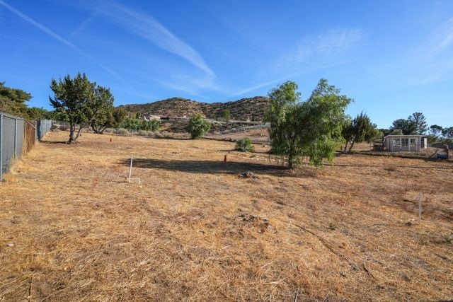 view of yard featuring a rural view and a mountain view