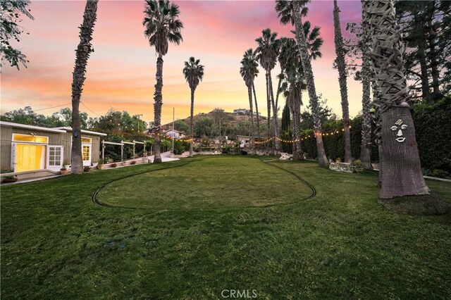 view of yard at dusk