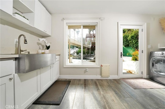 entryway featuring washer / clothes dryer, light hardwood / wood-style flooring, and sink