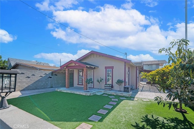 view of front of house featuring a patio area and a front yard