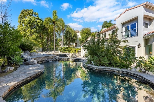 view of swimming pool