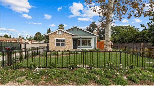 view of front of property with a front lawn